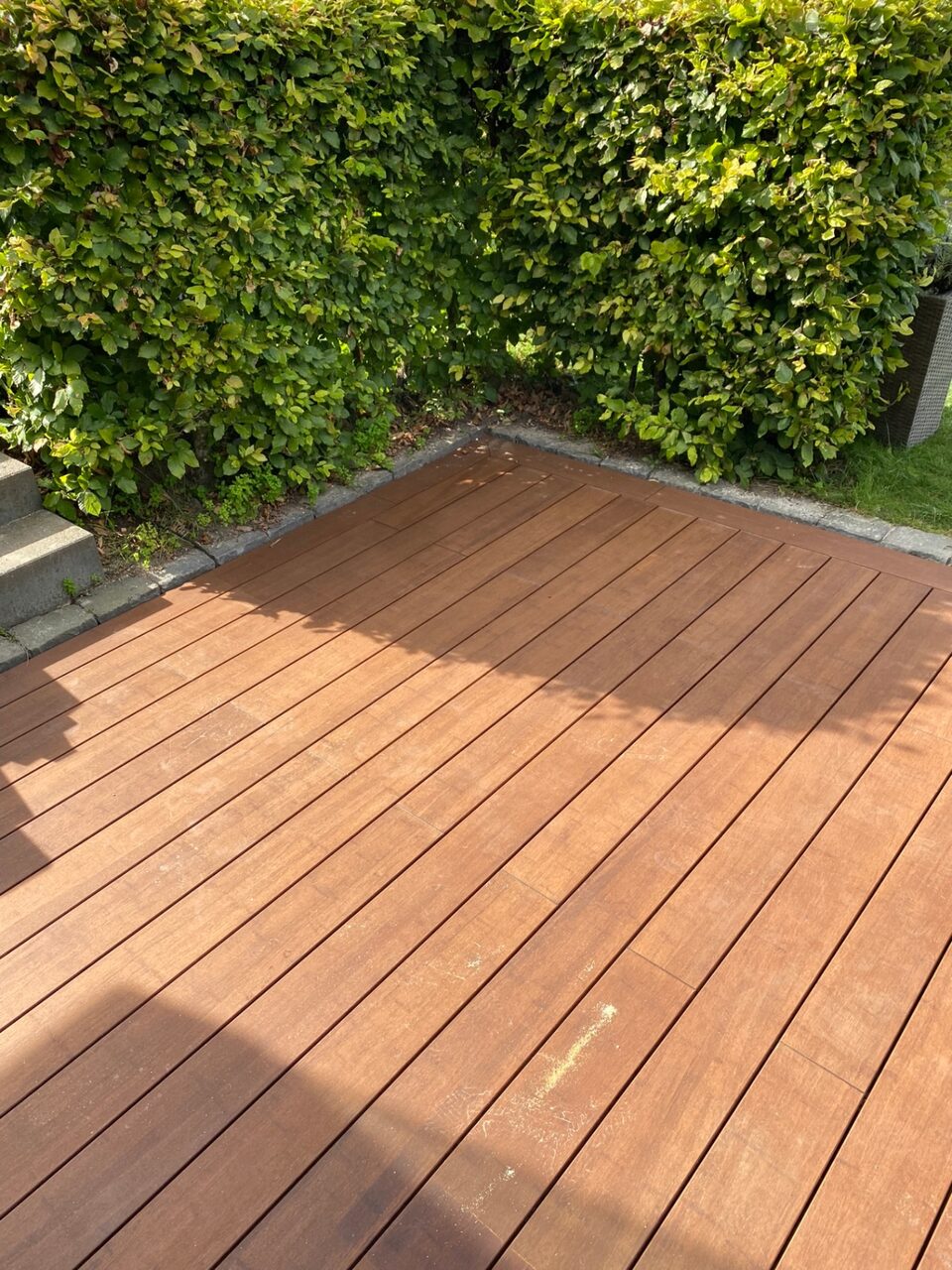 Hårdttræs-terrasse