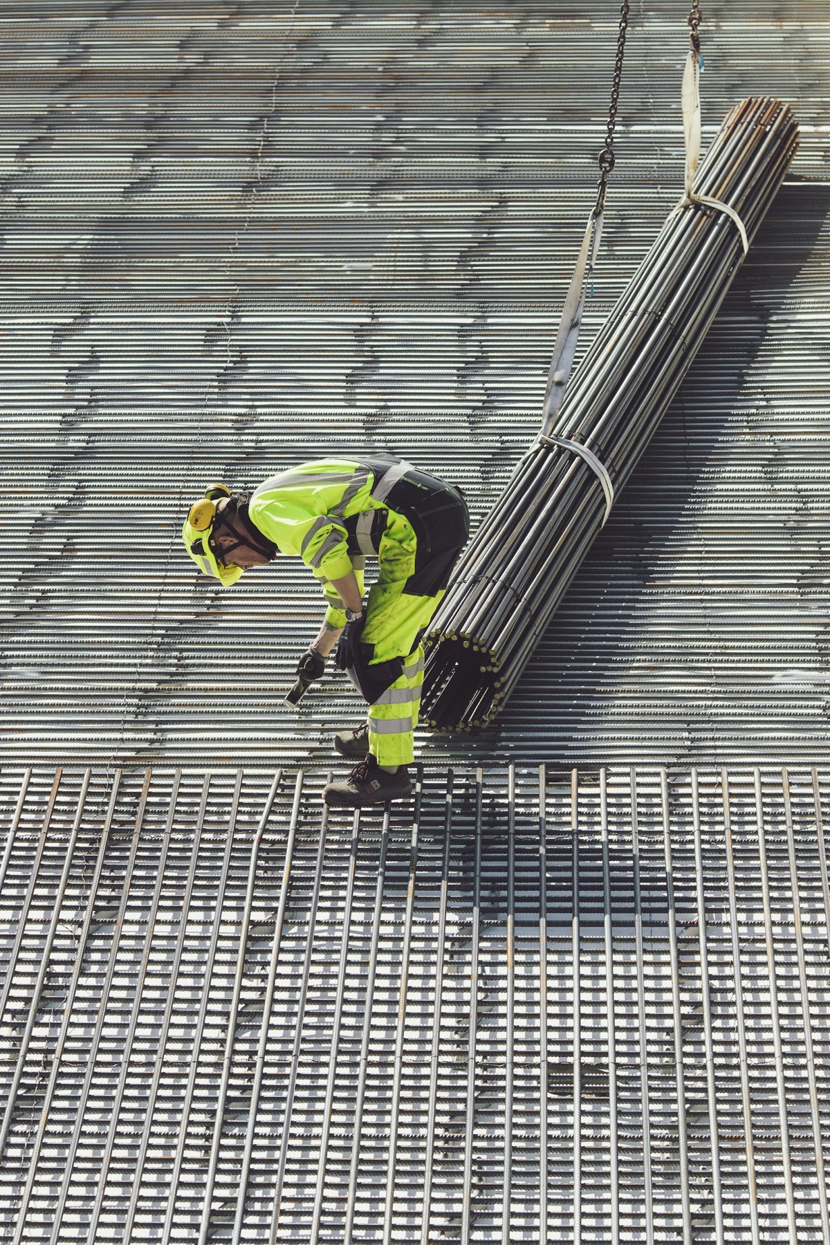 Industriarbejder på stålkonstruktion