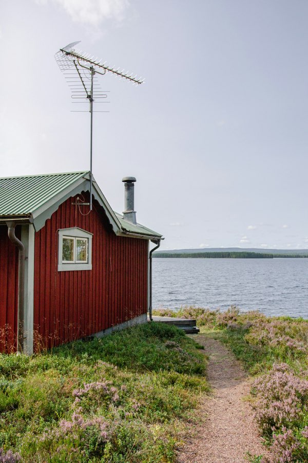 Sommerhus ved vandet, klar til gæster